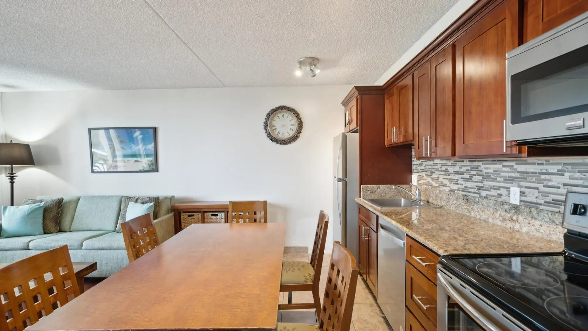 Bright 21St-Floor Corner Condo With Diamond Head Views, Full Kitchen And Steps To Beach Honolulu