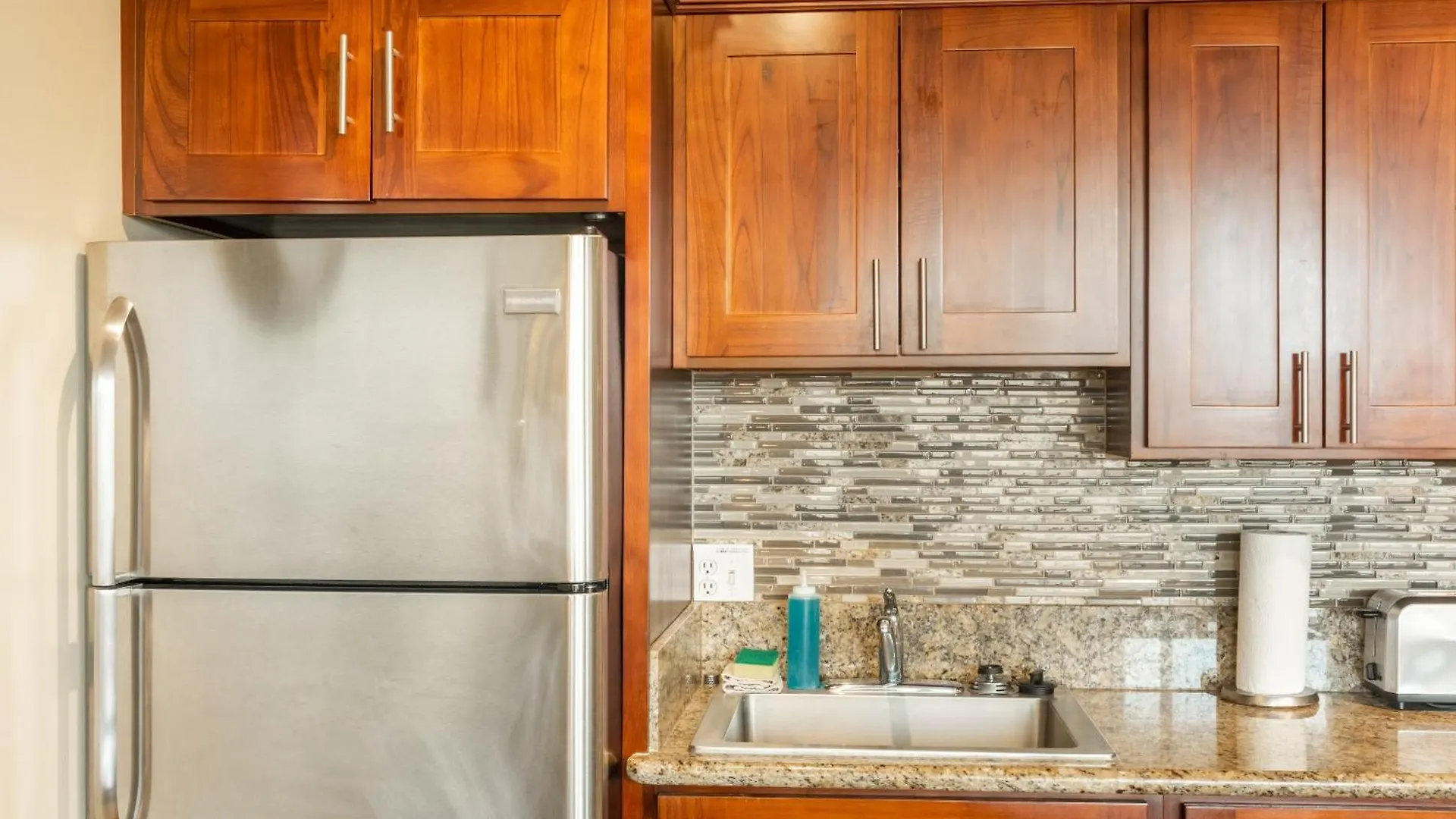 Bright 21St-Floor Corner Condo With Diamond Head Views, Full Kitchen And Steps To Beach Honolulu 0*,